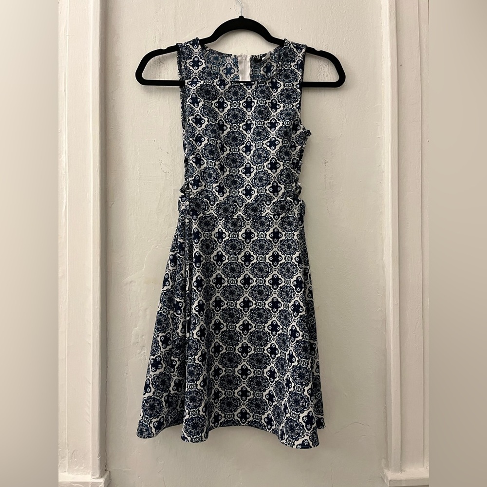 H&M Divided US 2 Blue White Dress with side details